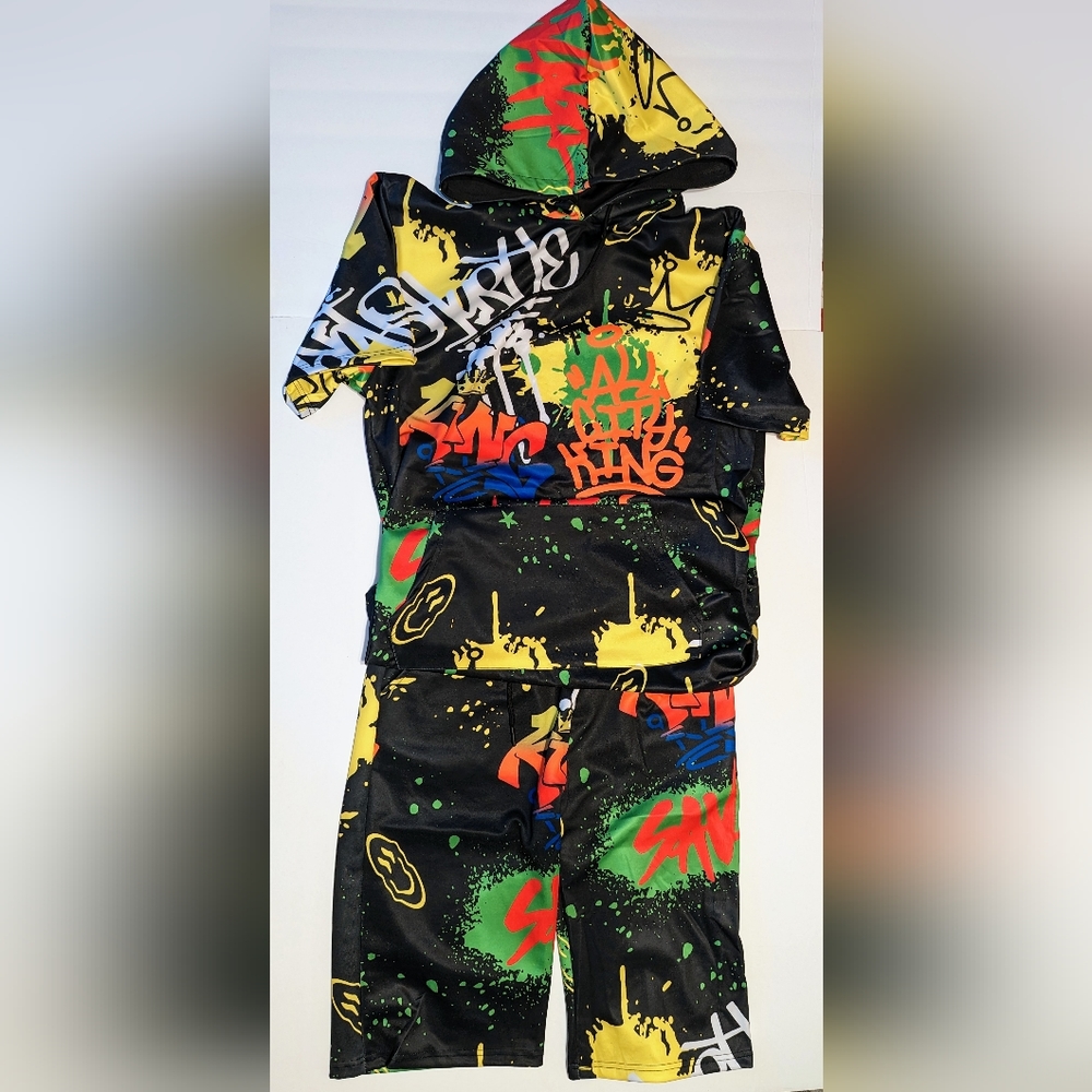Men's Fashion Graffiti Print Short Sleeve Hoodie with Jogger Shorts Set - Picture 2 of 6